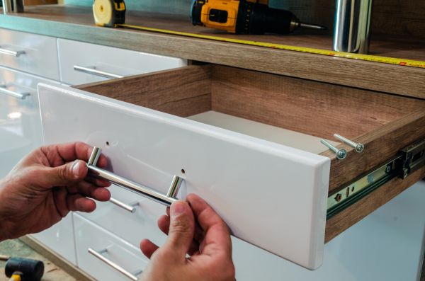 Drawer Handles Replacement in Kyle